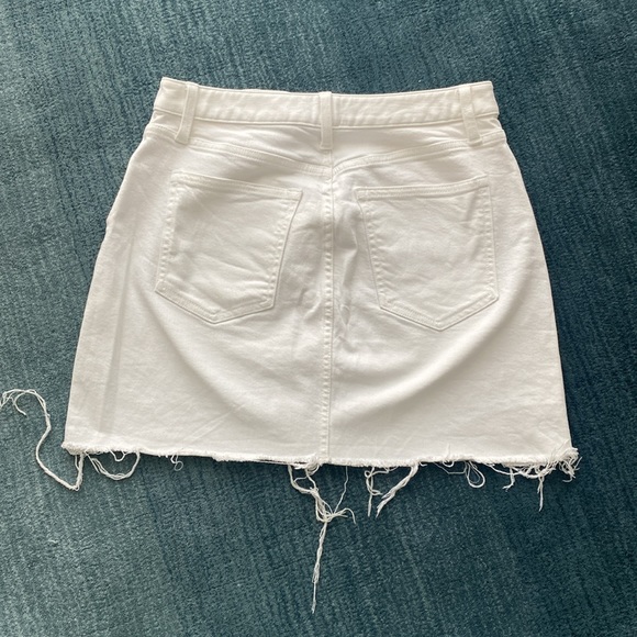 Only worn once white mini denim skirt from Banana Republic. - Picture 3 of 3